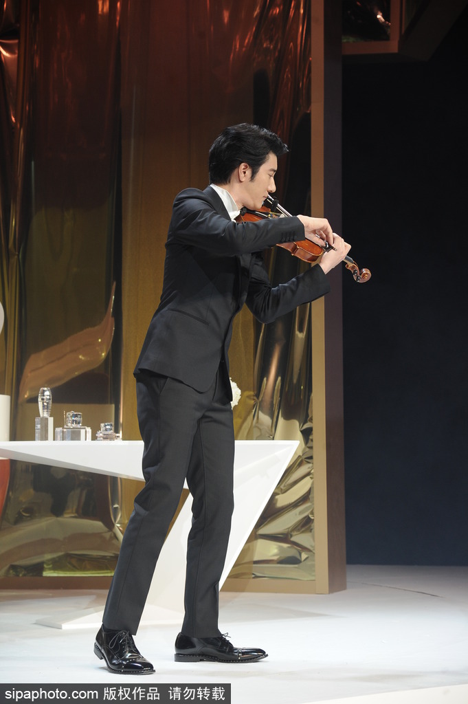 王力宏欲嘗試做導演 現(xiàn)場感恩愛人的支持