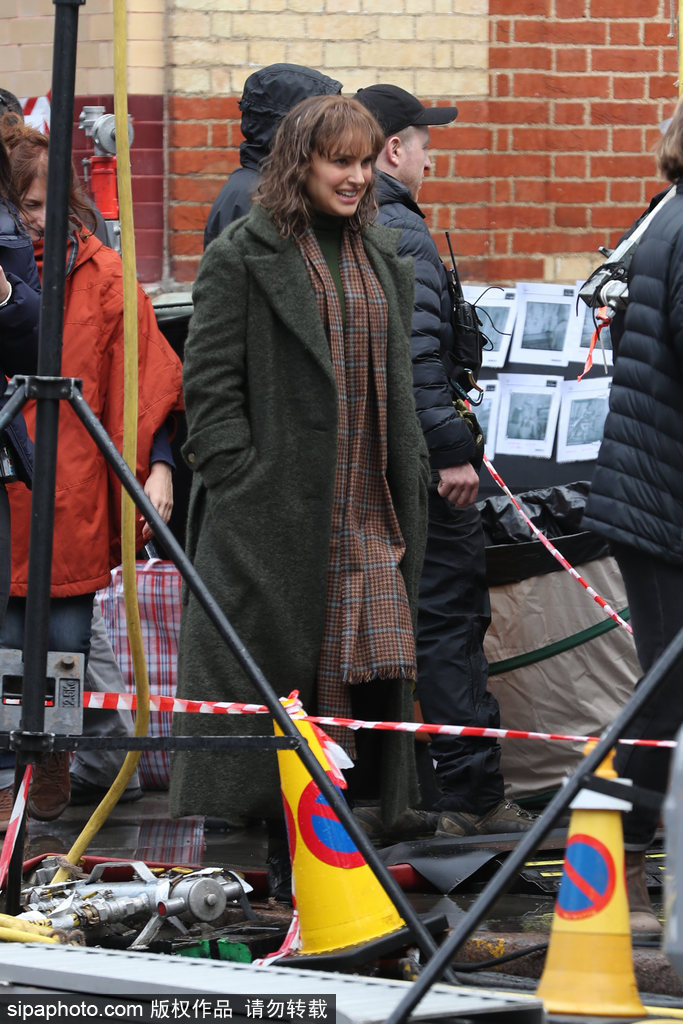 娜塔麗·波特曼產后現身拍電影 裹大衣遮身材面部略憔悴