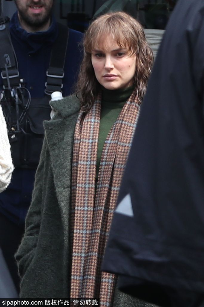 娜塔麗·波特曼產后現身拍電影 裹大衣遮身材面部略憔悴