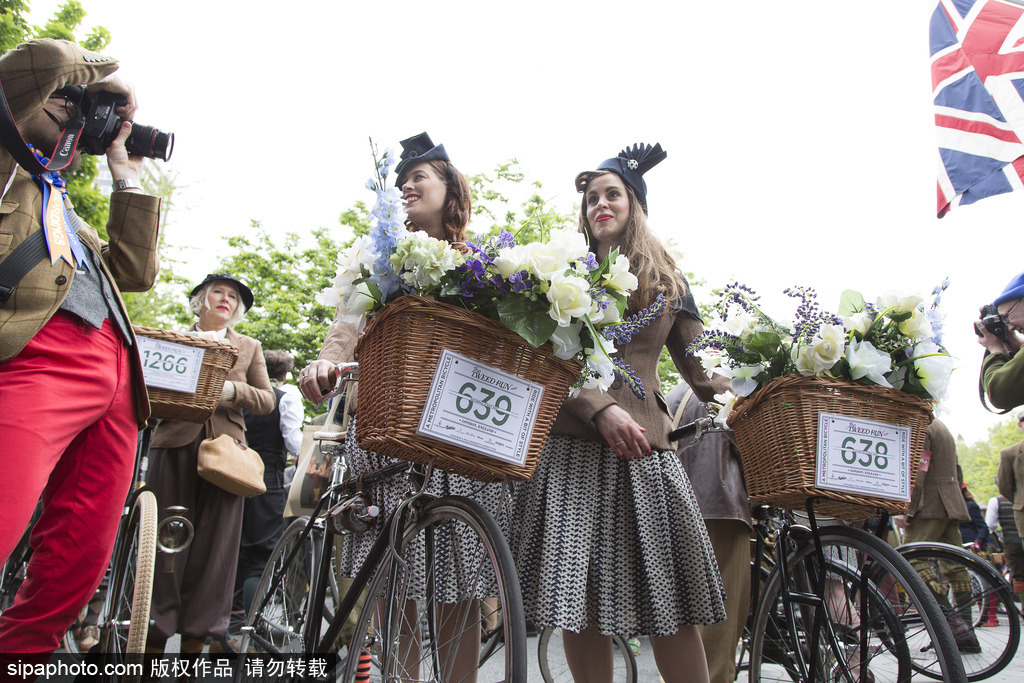 英國舉行復古騎行 粗花呢服裝引領懷舊風潮