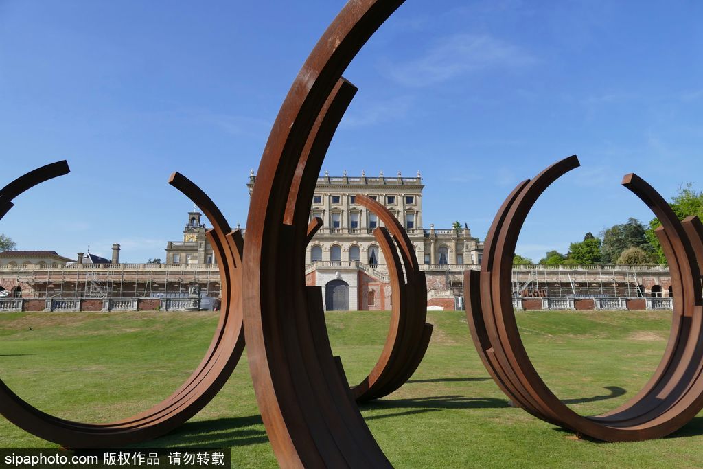 不確定的對角線 雕塑藝術(shù)家Bernar Venet展覽