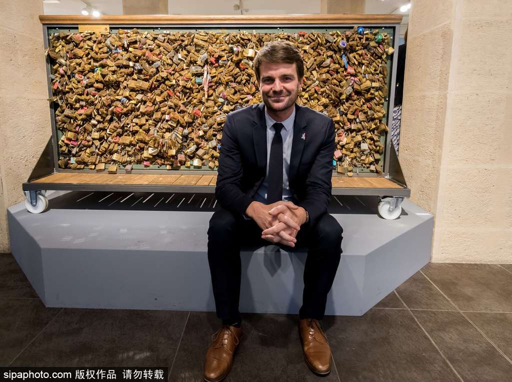 不堪重負！法國巴黎情人橋愛情鎖將全部拆除拍賣