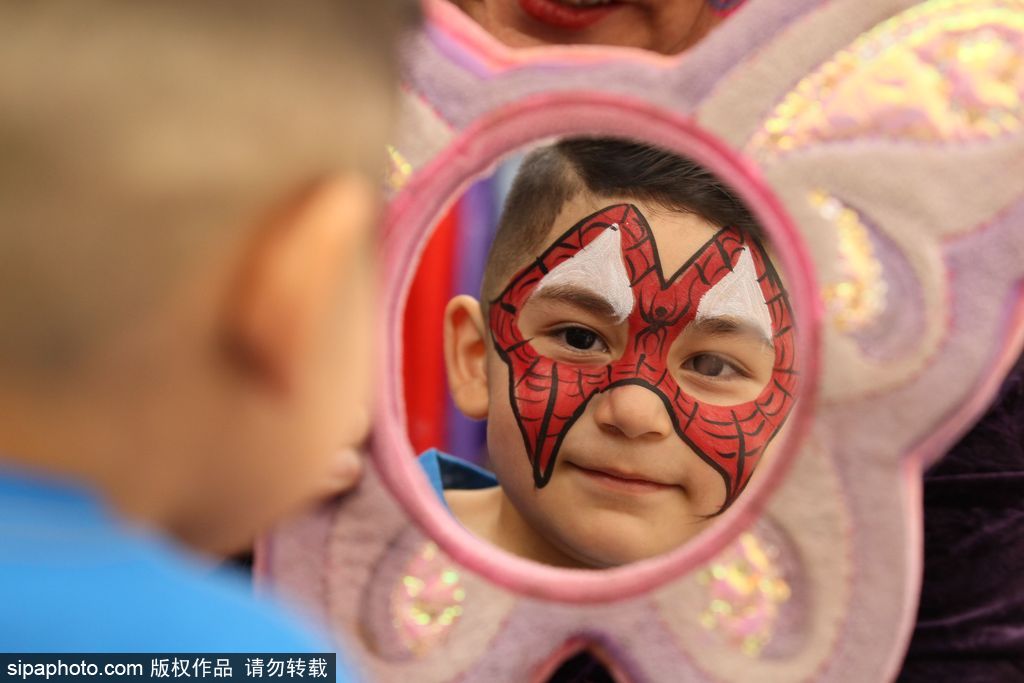 載歌載舞放飛自我 美國(guó)丹佛墨西哥裔民眾慶祝五月五日節(jié)