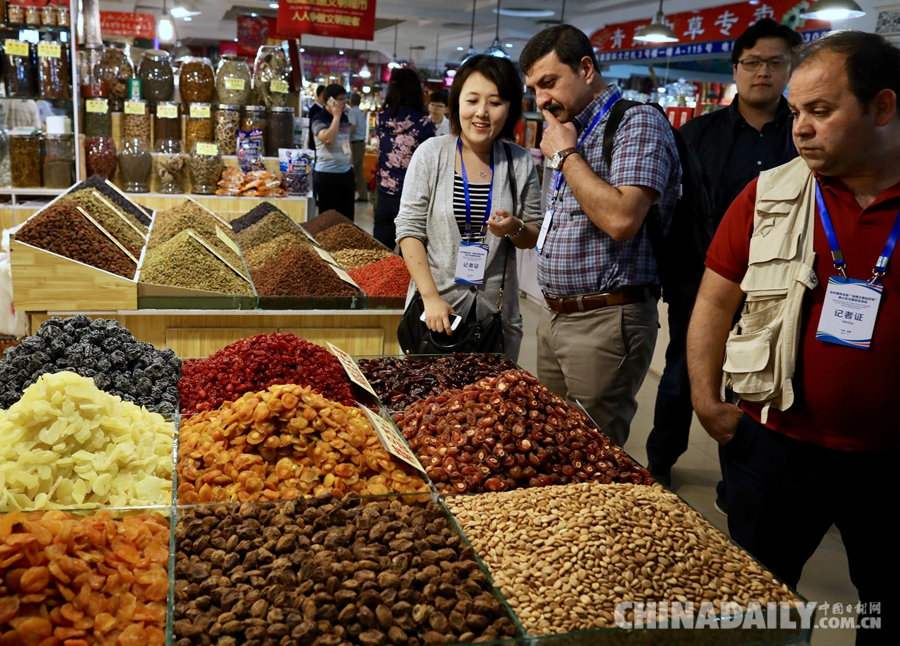 探訪“一帶一路”上的新疆集市 感受大巴扎的民族風(fēng)情