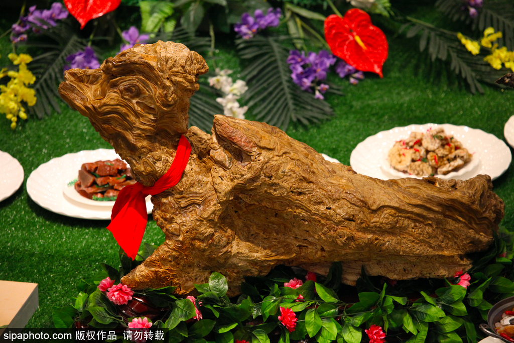 新疆哈密：玉盤(pán)珍饈 “天下第一奇石宴”堪稱一絕