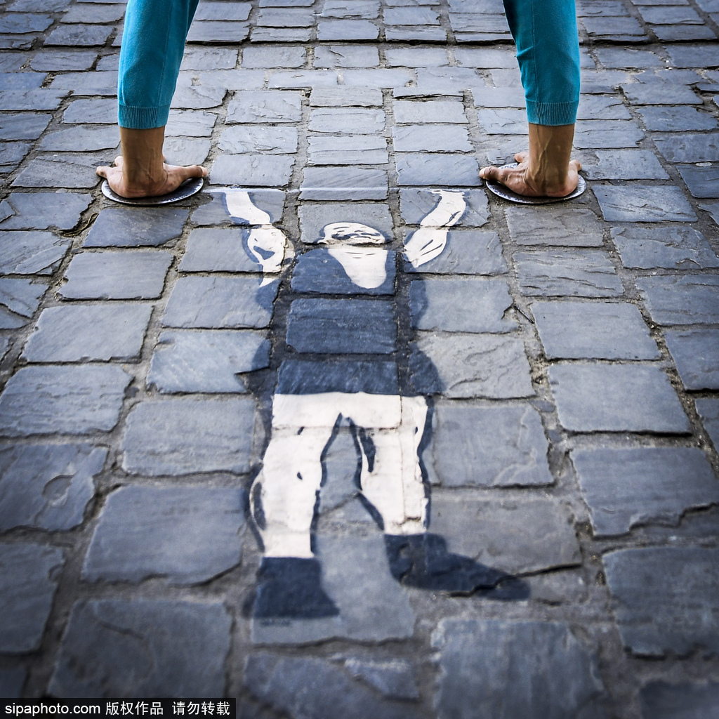 幽默創(chuàng)意占領布魯塞爾街頭 藝術家3D街頭藝術繪畫作品