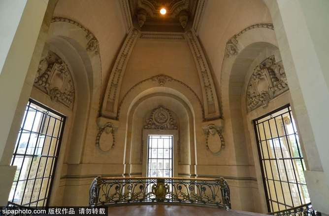 巴黎各景點(diǎn)裝飾一新 為申辦2024年奧運(yùn)會拉票