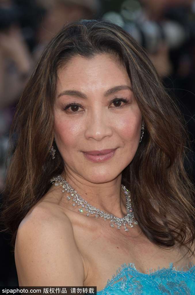 70屆戛納： 華麗優(yōu)雅全靠它們 女星配飾細(xì)節(jié)圖盤點(diǎn)