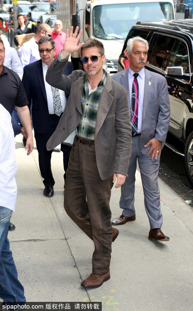 愛上復古風？布拉德·皮特示范懷舊風穿搭