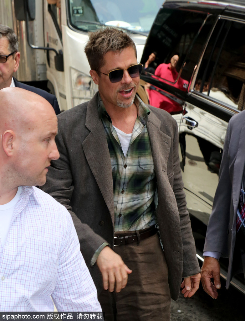 愛上復古風？布拉德·皮特示范懷舊風穿搭