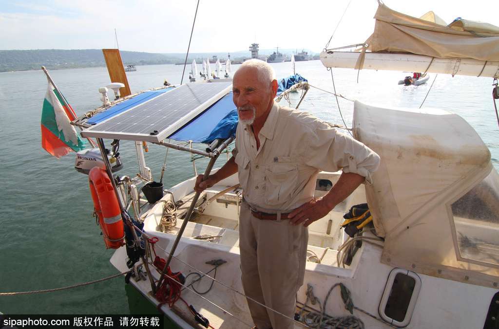 別再拿年齡當借口 八旬老人獨自完成環球航行像“英雄”一樣歸來