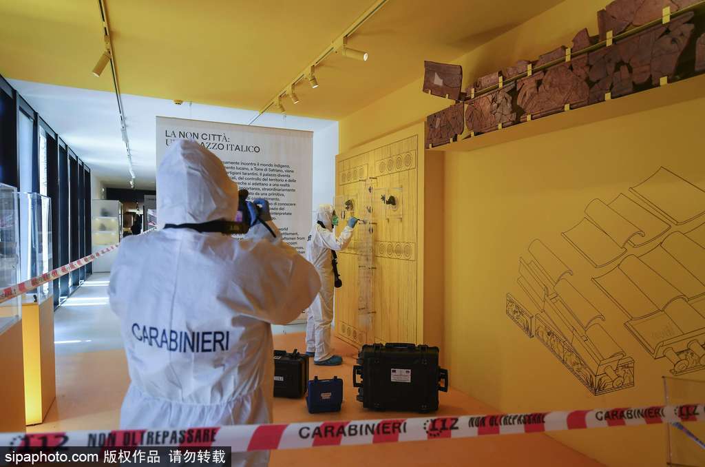 公元前6世紀龐貝古城文物被盜 調(diào)查人員現(xiàn)場勘查