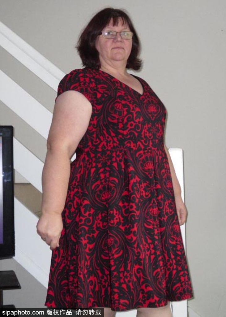 為了跳傘英國(guó)女子下決心減肥 終與75歲母親完成夢(mèng)想