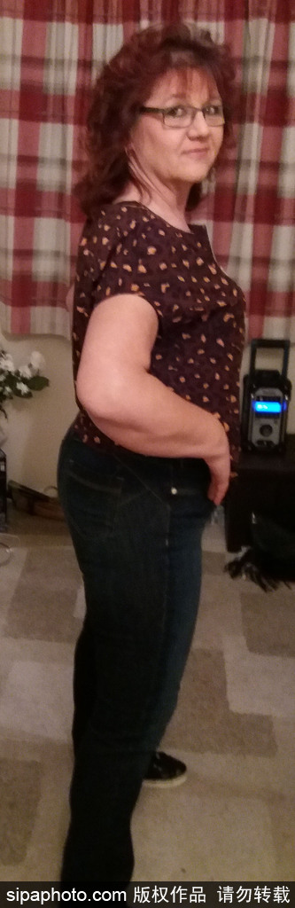 為了跳傘英國女子下決心減肥 終與75歲母親完成夢想