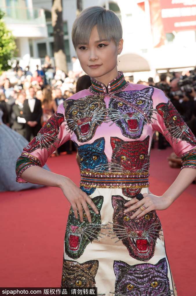 李宇春再次亮相戛納電影節 復古旗袍被評最佳著裝