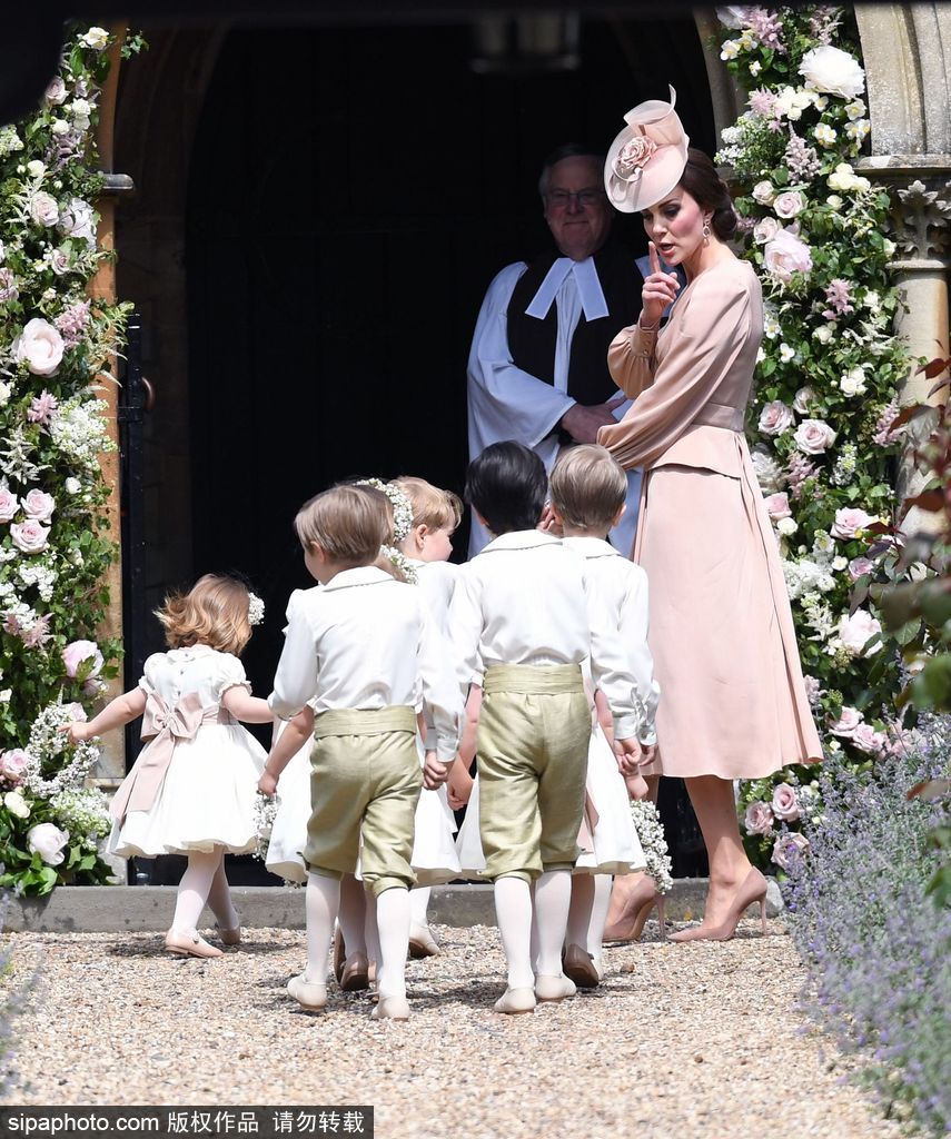 妹妹結(jié)婚凱特王妃忙壞了 照顧倆萌娃場(chǎng)面溫馨有愛(ài)