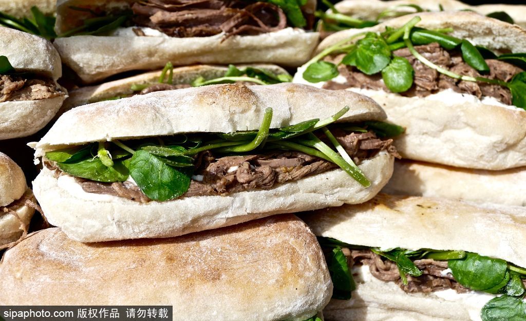 英國豆瓣菜節來襲 小鎮變綠色蔬菜世界