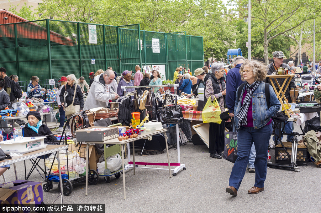 紐約民眾“淘寶”時節到來 年度跳蚤市場拉開帷幕