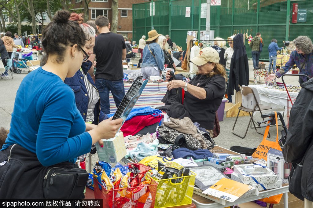 紐約民眾“淘寶”時節到來 年度跳蚤市場拉開帷幕