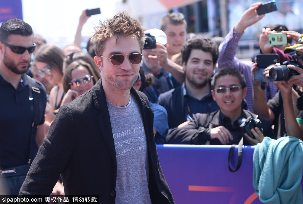 70屆戛納：羅伯特·帕丁森現身發型凌亂仍吸引影迷追捧