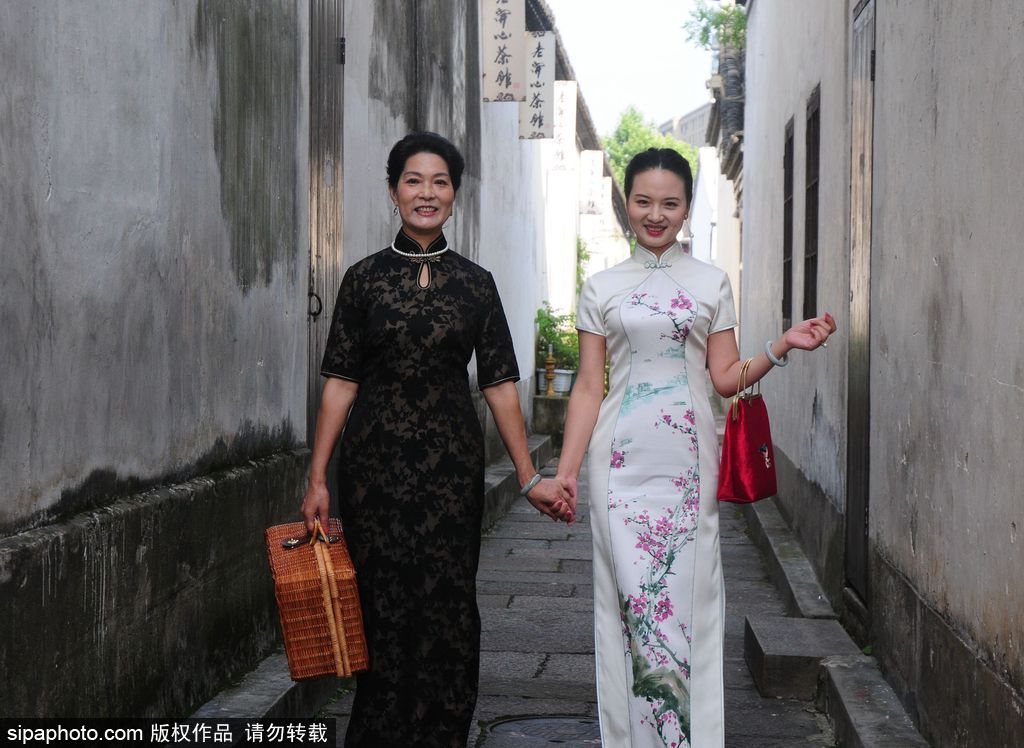杭州全球旗袍日 見(jiàn)證古典美與國(guó)際范