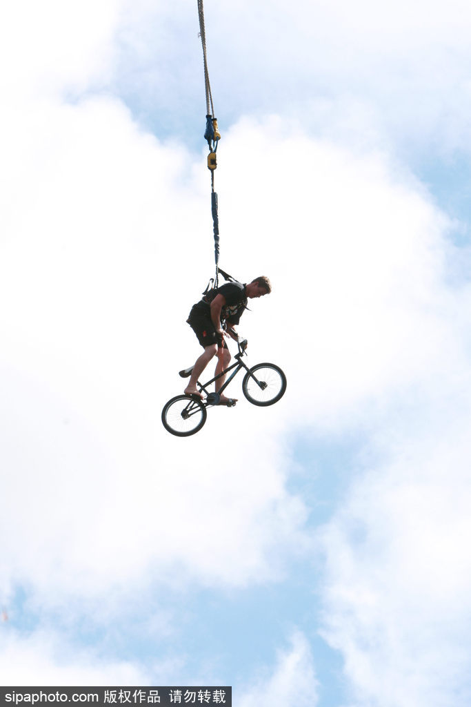 向人體發起挑戰 盤點世界各地“超人”