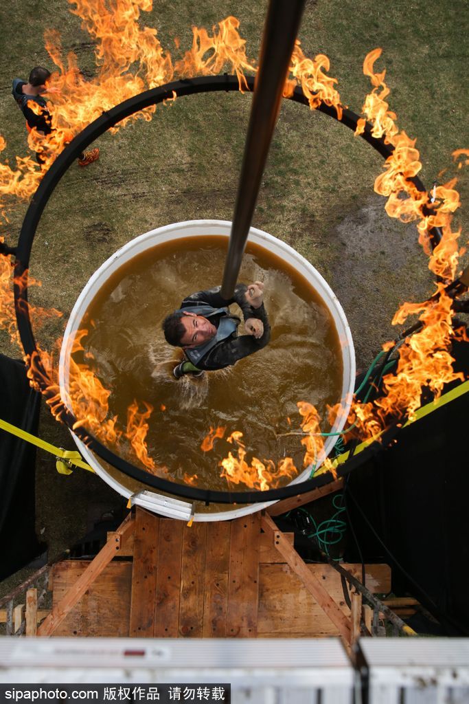 向人體發起挑戰 盤點世界各地“超人”