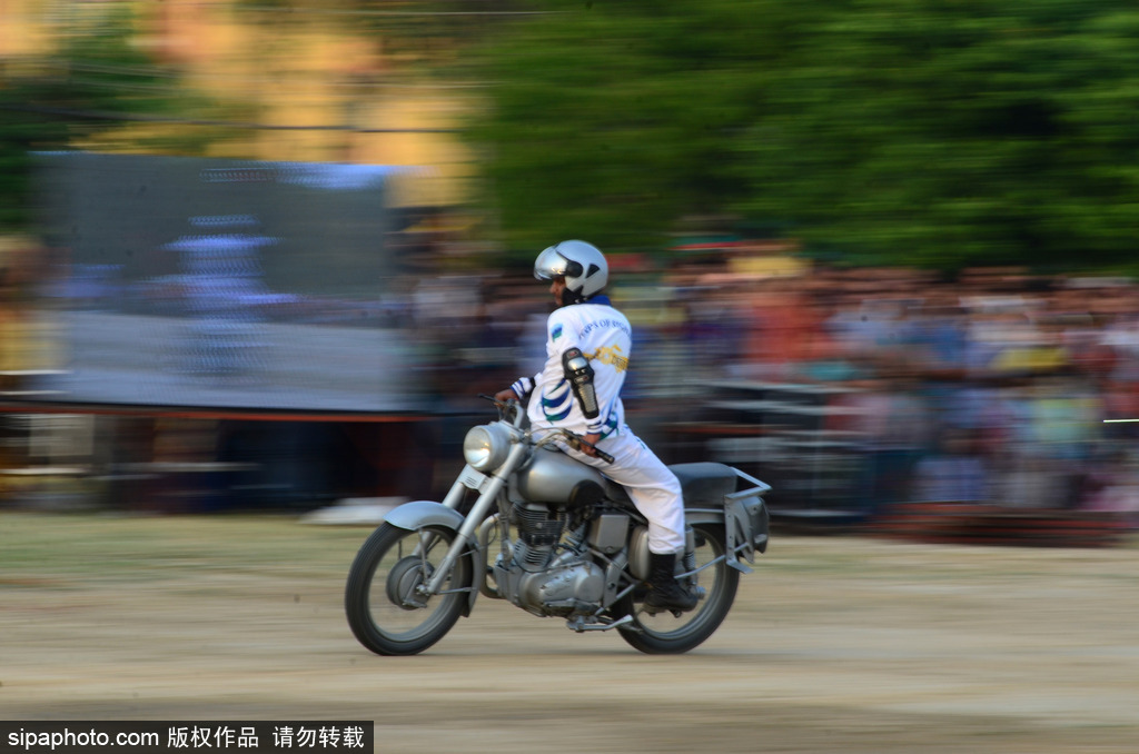 摩托大軍又開掛！印度 “Dare Devils”上演特技表演