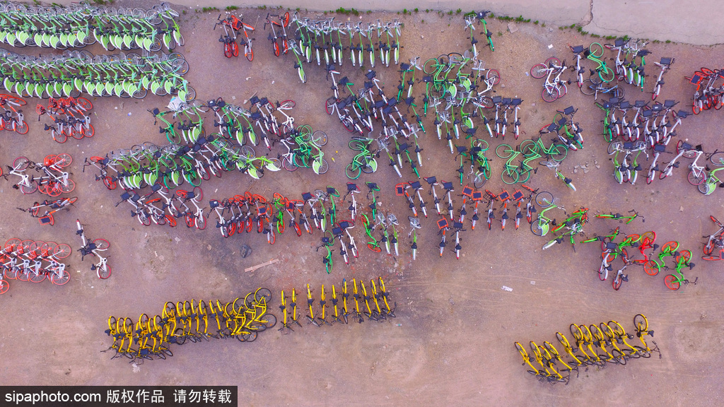 南京：廢棄停車場聚集千輛單車 五彩斑斕場面壯觀