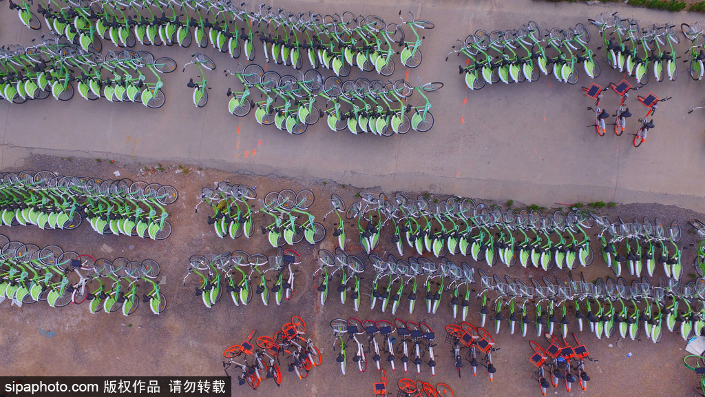 南京：廢棄停車場聚集千輛單車 五彩斑斕場面壯觀