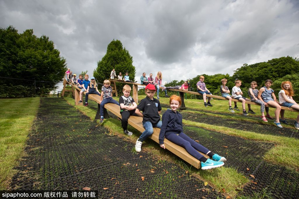 英國再現世界第一個兒童滑梯 距今九十多年竟沒有邊沿