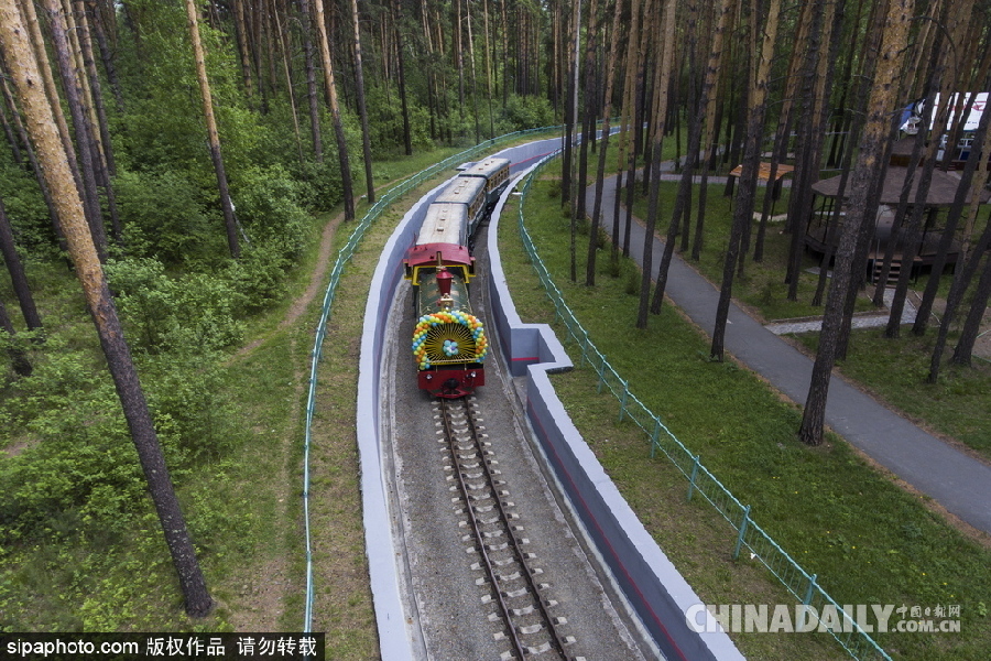 俄羅斯新西伯利亞運行兒童列車慶祝六一