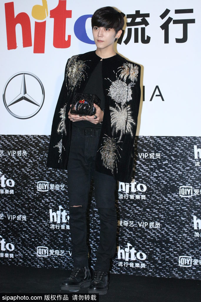 2017hito流行音樂(lè)獎(jiǎng)：撞臉鹿晗？畢書(shū)盡潮裝帥氣表情呆萌