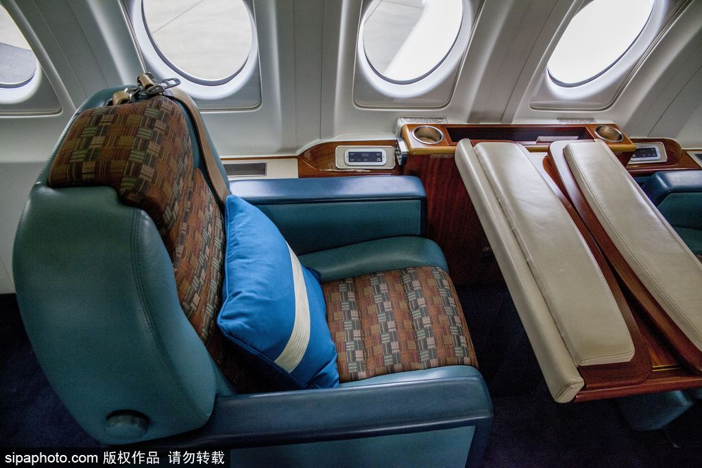 荷蘭王室舊專機退役出售 內部設施一覽