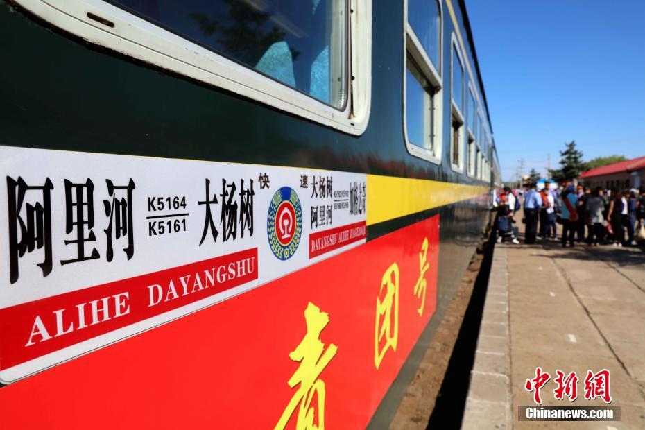 “高考專列”開行15年 兩萬多名邊遠考生受益(組圖)