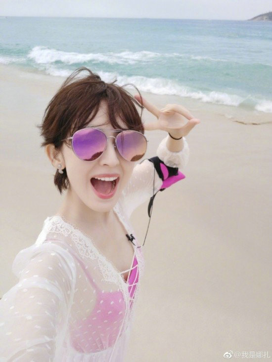 畢業(yè)季脫掉校服 學(xué)唐嫣劉詩詩換個(gè)減齡短發(fā)依舊元?dú)鉂M滿