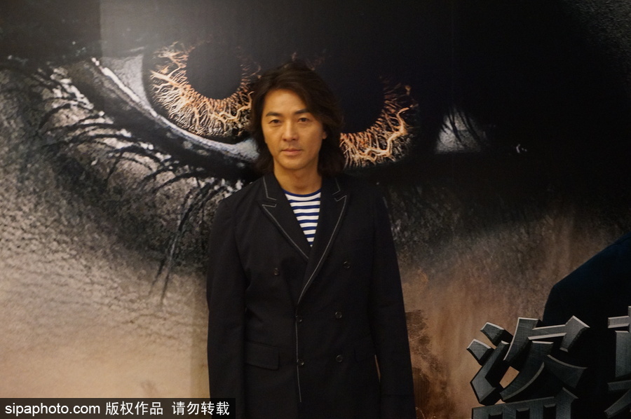 50歲鄭伊健帥氣亮相 自曝拍電影受傷老婆很擔心