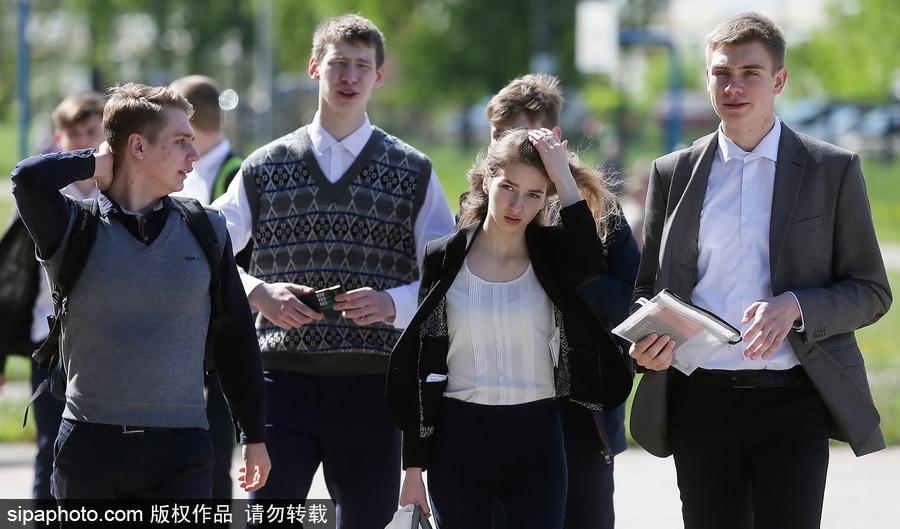 俄羅斯高考物理科目開考 探訪考試現場