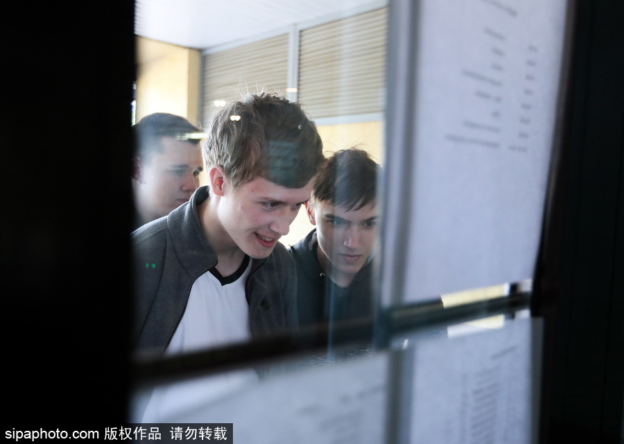 俄羅斯高考物理科目開考 探訪考試現(xiàn)場(chǎng)