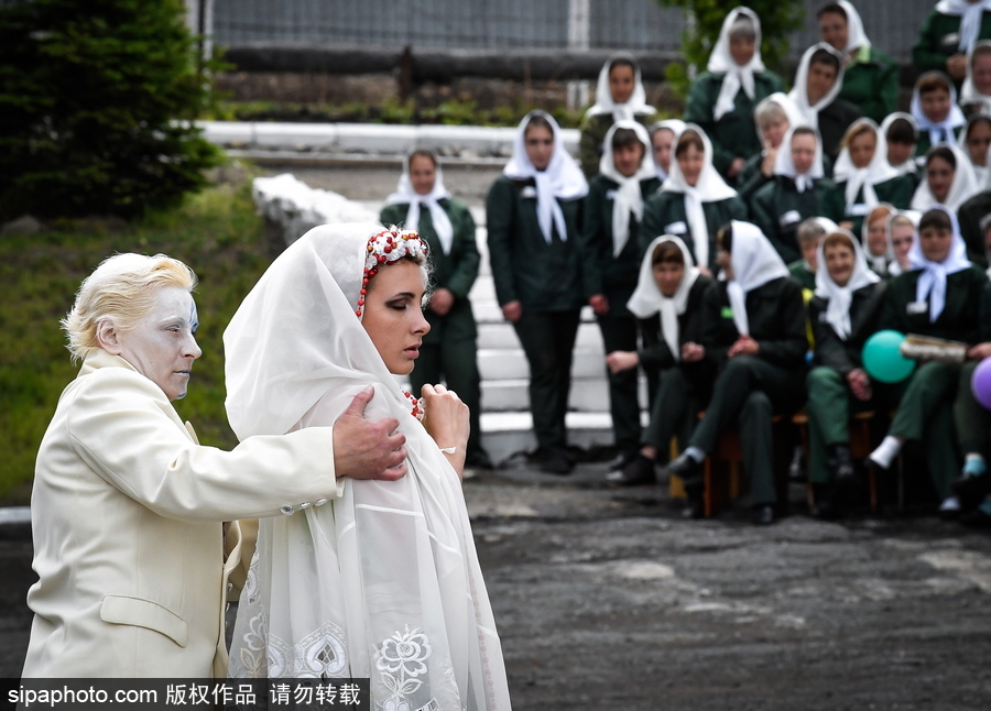 不輸超模！俄羅斯女子監(jiān)獄舉行時裝秀