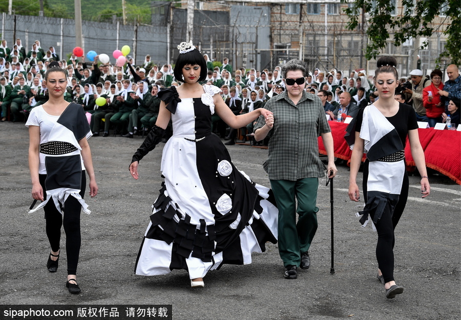 不輸超模！俄羅斯女子監(jiān)獄舉行時(shí)裝秀