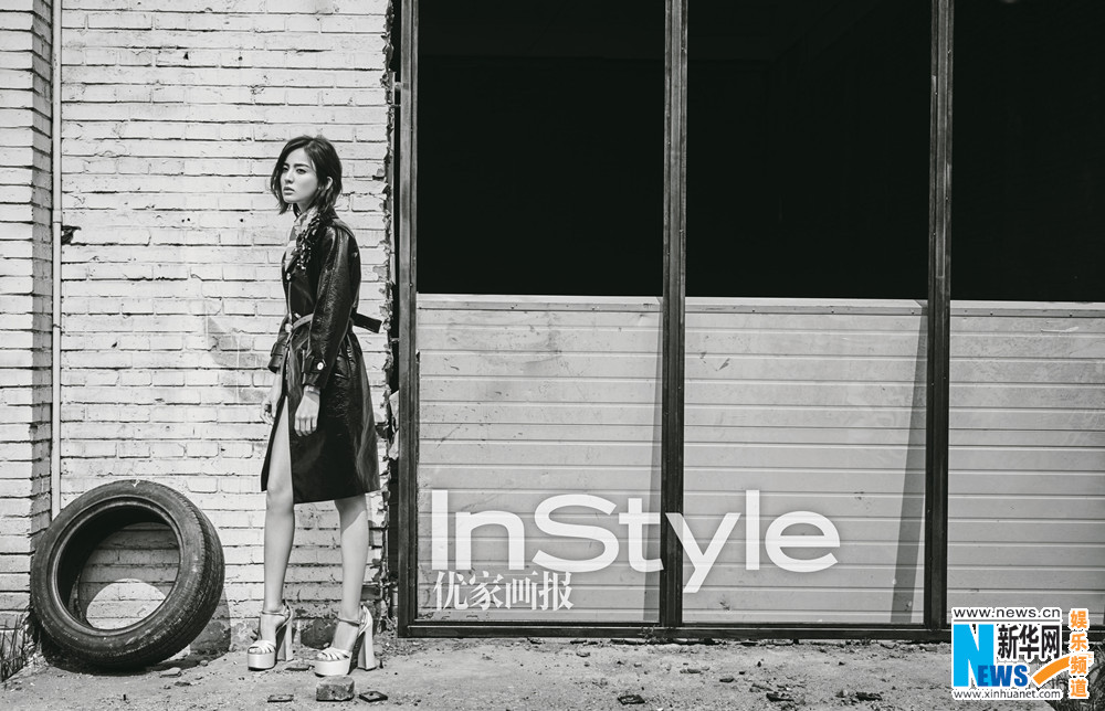 娜扎登封面盡顯自信魅力 演繹復(fù)古街頭時(shí)尚