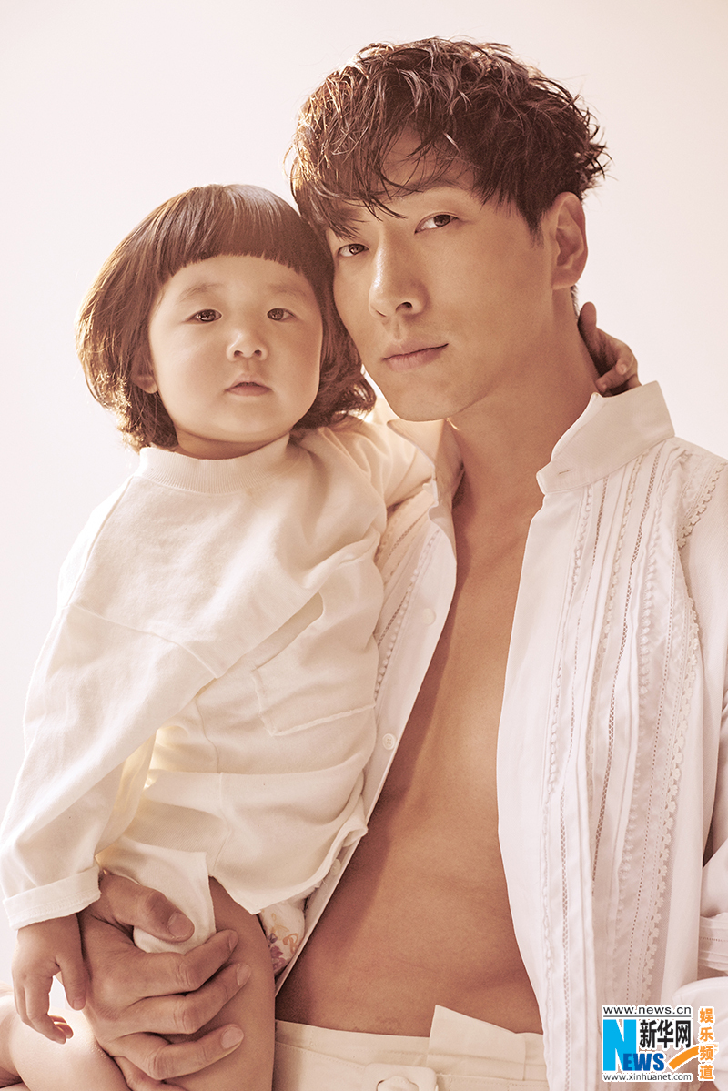 張亮女兒兩歲生日曝親子寫真 鏡頭感不輸爸爸