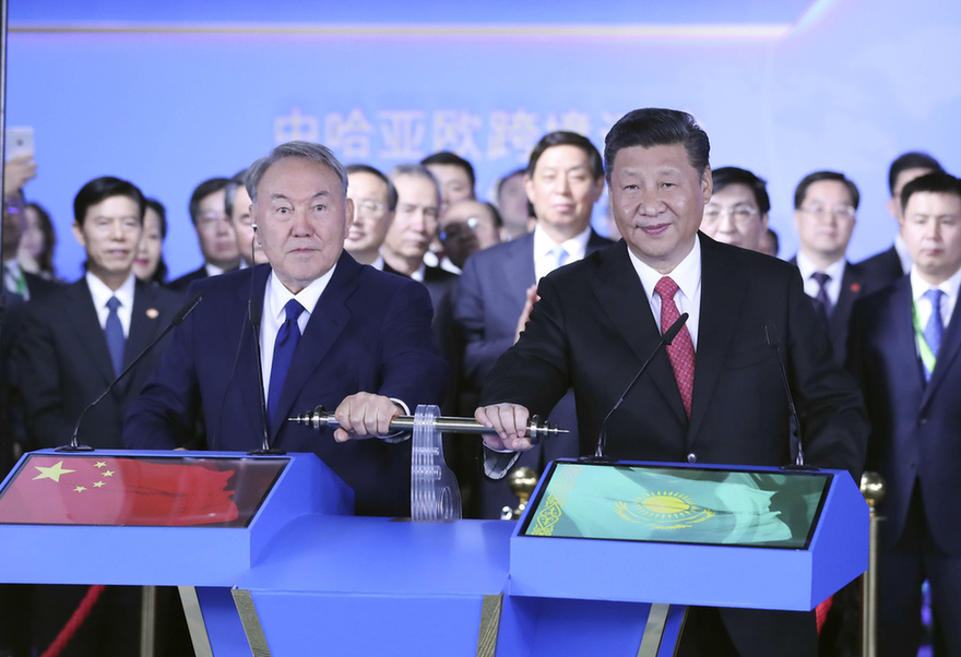 習(xí)近平同哈薩克斯坦總統(tǒng)納扎爾巴耶夫共同參觀阿斯塔納專(zhuān)項(xiàng)世博會(huì)中國(guó)國(guó)家館 并出席中哈亞歐跨境運(yùn)輸視頻連線(xiàn)儀式