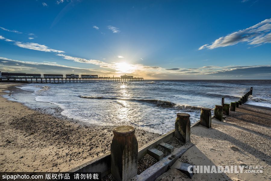 藍透心扉 英國索思沃爾德海邊日出透亮絕美