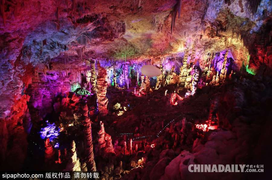 法國科學家研發(fā)新式飛艇 可在巖洞內(nèi)自由滑翔