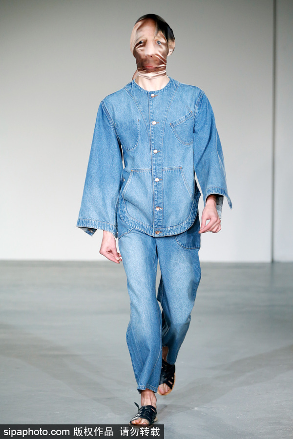 2018倫敦男裝周春夏 詭異人臉頭紗設(shè)計略顯驚悚