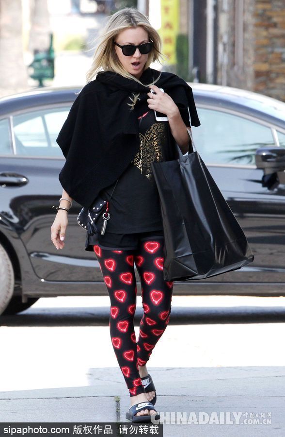 拖鞋終于咸魚翻身了！出街最時髦單品穿給你看