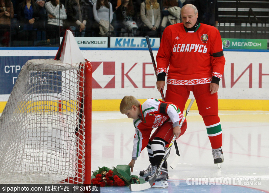從一本正經(jīng)到逗趣可愛 盤點政界王室老爸與兒女的相處之道