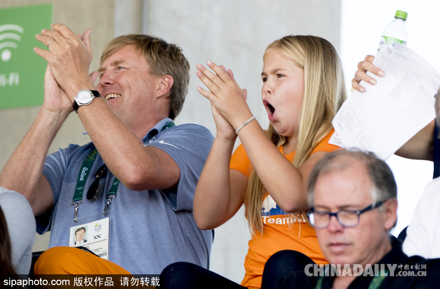 從一本正經(jīng)到逗趣可愛 盤點政界王室老爸與兒女的相處之道